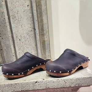 NWOB Sanita Yanini Basic Flex Leather Studded Clogs Size EU40 (9)Brown